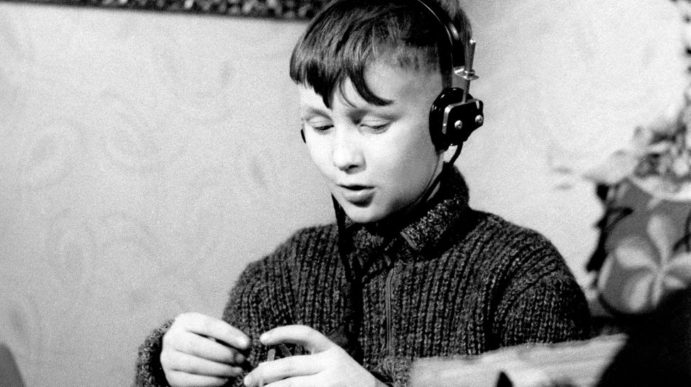 Winfried, der Junge mit den Kopfhörern; Quelle: rbb/PROGRESS Film-Verleih