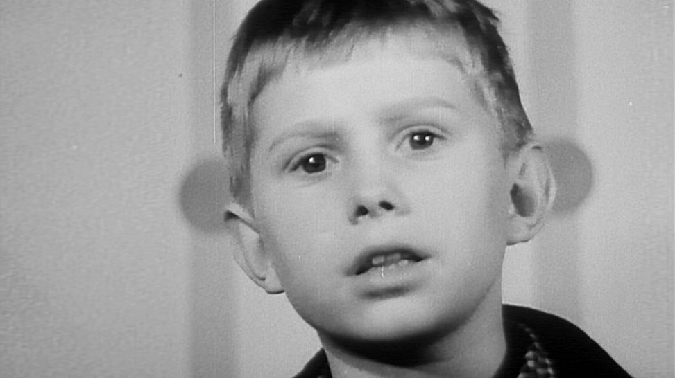 Dieter als kleiner Junge (Quelle: Filmstill aus dem Film von Barbara und Winfried Junge: "Ein Mensch wie Dieter - Golzower Lebenswege")
