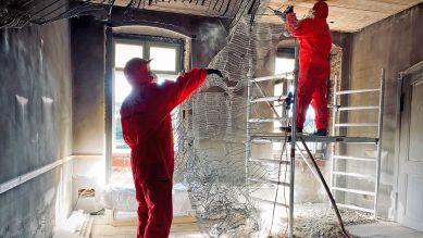 Beseitigung von Brandschäden im Gutshaus Friedenfelde (Bild: rbb/Alexander Huf/Anna Bilger)
