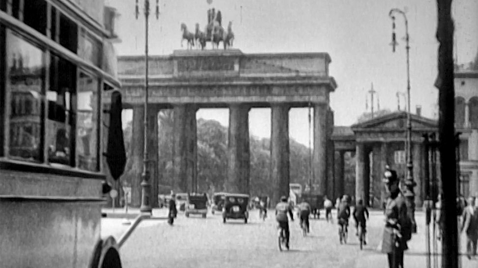 Das Brandenburger Tor in den 20er Jahren (Bild: rbb)