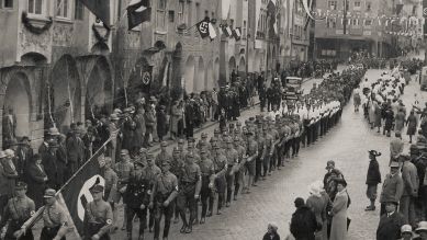 "Tag der Arbeit" in Wasserburg, 1. Mai 1933 (Bild: rbb/ARD/Stadtarchiv Wasserburg)