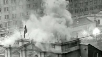 Bombardierung der Moneda (Bild: rbb/Guzman Archiv)