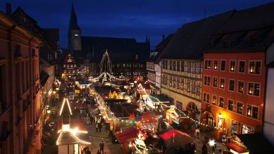 Weihnachtsmarkt in den Adventshöfen in Quedlinburg (Bild: imago images / Köhn)