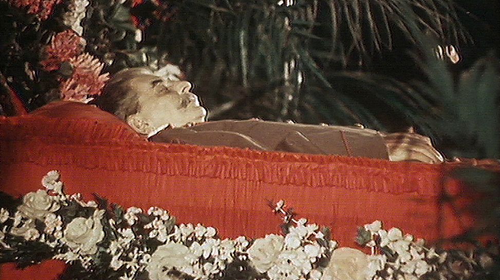 Leichnam Stalins aufgebahrt (Bild: rbb/ARD/Astfilm)