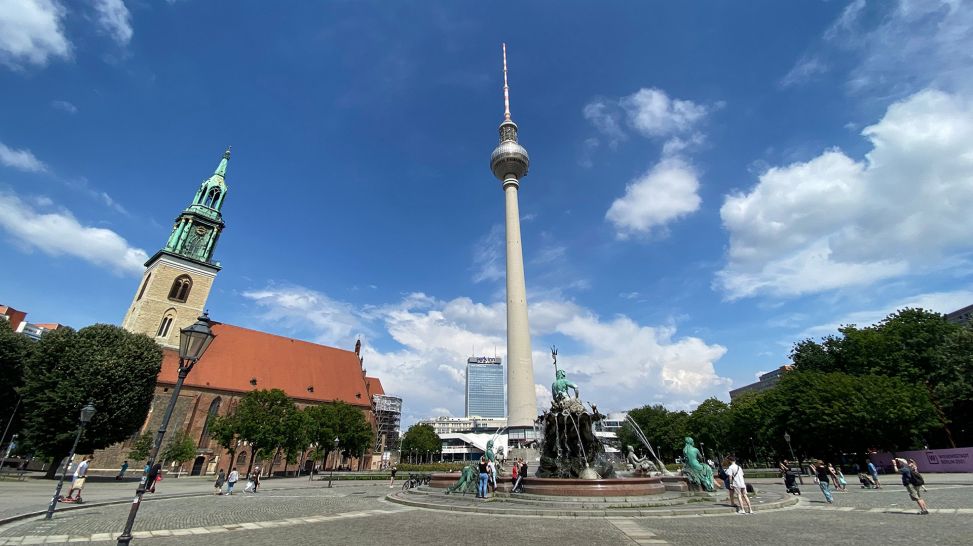 Alexanderplatz mit Fernsehturm (Bild: rbb/Peter Scholl)