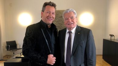 Claudius Dreilich mit Bundespräsident a.D. Joachim Gauck (Bild: rbb)