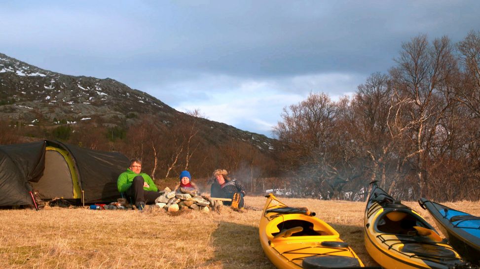 Entspannung nach Kajakfahrt an der Helgelandküste (Bild: NDR/Ronald Schütze)