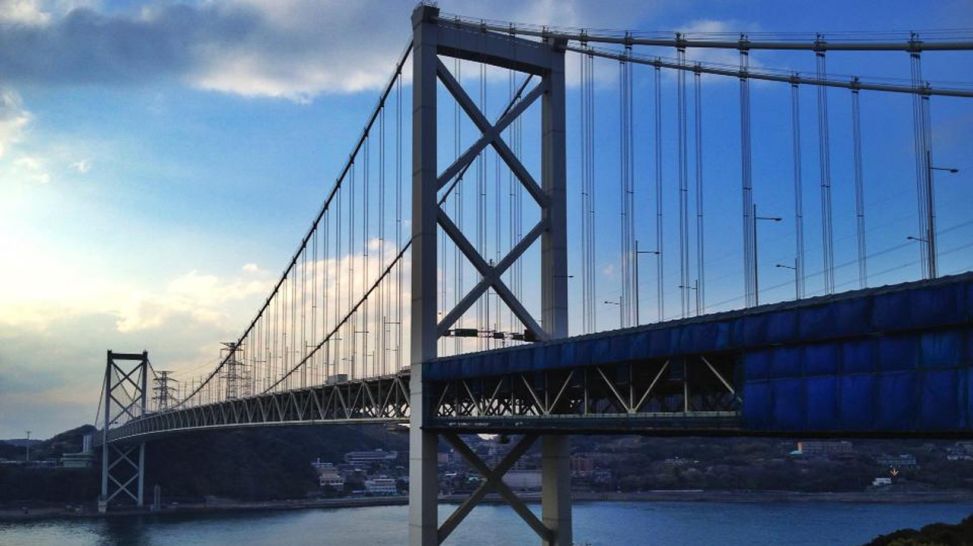 25.03.2013 - Diese Brücke verbindet 2 der 4 Hauptinseln Japans; Quelle. Ingo Aurich