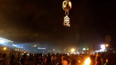 Heißluftballon- und Vollmondfestival im prall gefüllten Stadion; Quell: Ingo Aurich