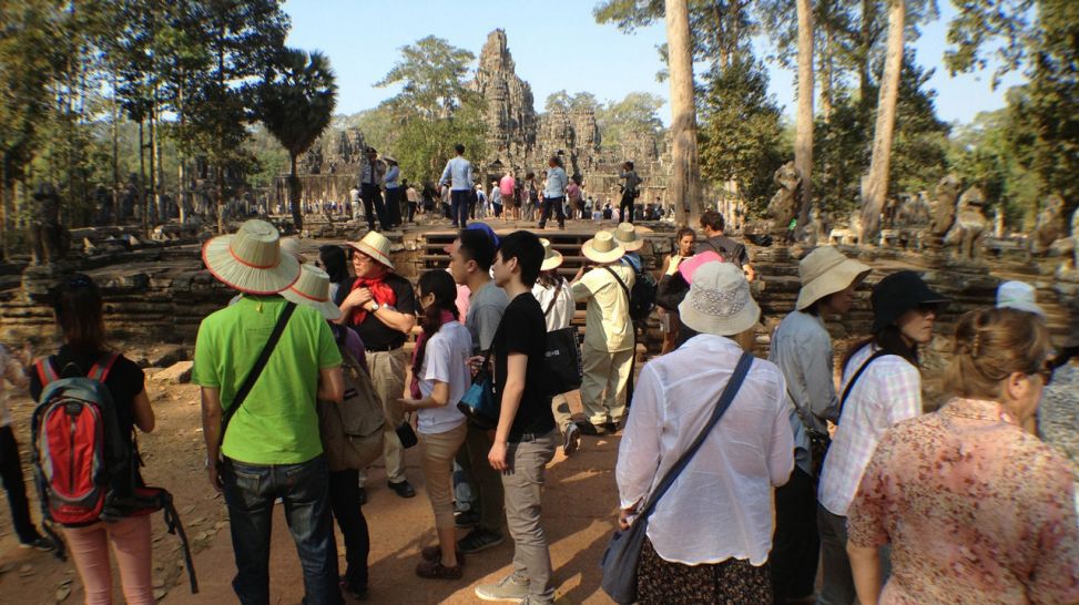13.01.2013 - In der Tempelanlage von Angkor Wat sind wir nicht alleine; Quelle: Ingo Aurich