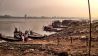16.01.2013 - Der erste Morgen in Phnom Penh: Wir filmen am Mekong eine Frau mit einem Boots-Kiosk; Quelle: Ingo Aurich