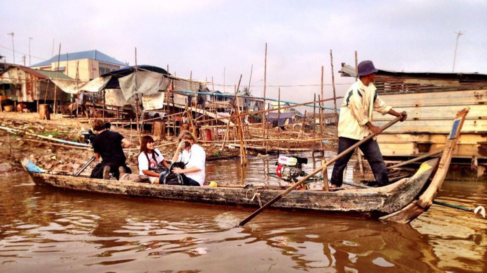 16.01.2013 - Für die Parallelfahrt fürs Filmen auf dem Mekong mieten wir ein kleines Fischerboot; Quelle: Ingo Aurich