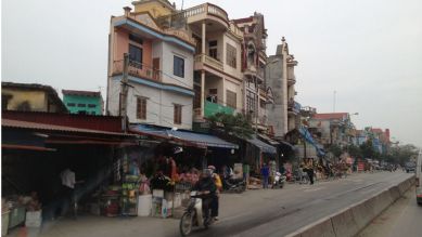 Typische vietnamesische Häuserzeile; Quelle: Ingo Aurich