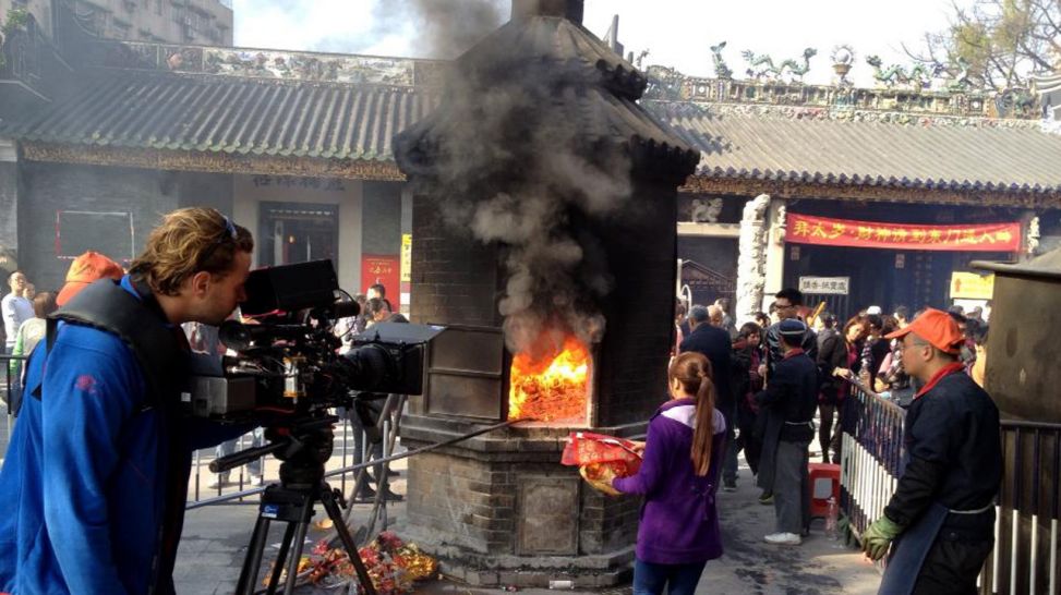 12.02.2013 - Neujahrswoche in Guangzhou: In den Tempeln wird buntes Papier verbrannt; Quelle: Ingo Aurich