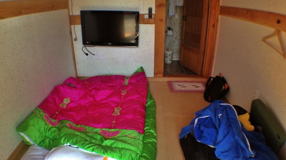 15.03.2013 - Nachtlager in Jeonju - typisch koreanisch - auf sehr wenig Raum, dafür auf der Fussbodenheizung; Quelle. Ingo Aurich