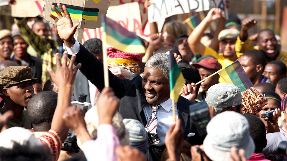 Bild zum Film: Mandela: Der lange Weg zur Freiheit, Quelle: rbb/Degeto/Senator Filmverleih