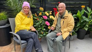 Ulrike Finck ist mit der rbb Gartenzeit zu Gast in dem Privat- und Mustergarten des Gartenarchitekten Jörg Schlichtiger in Berlin-Spandau.