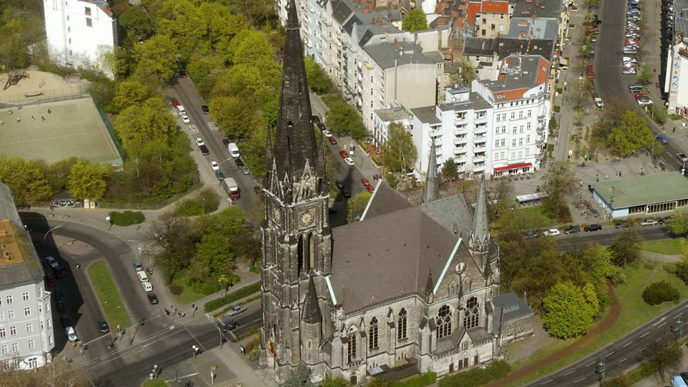 Kirche am Südstern in Berlin-Kreuzberg (Quelle: imago/Contrast/Behrend)