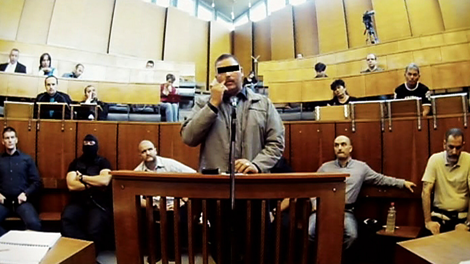 Ein Angeklagter im Gerichtssaal (Quelle: rbb)