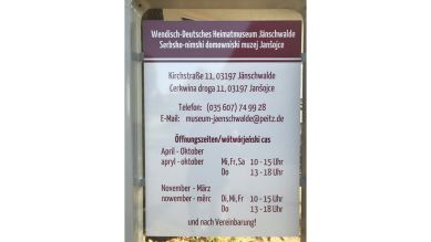 Schild am Wendisch-deutschen Heimatmuseum Jänschwalde (Quelle: rbb)