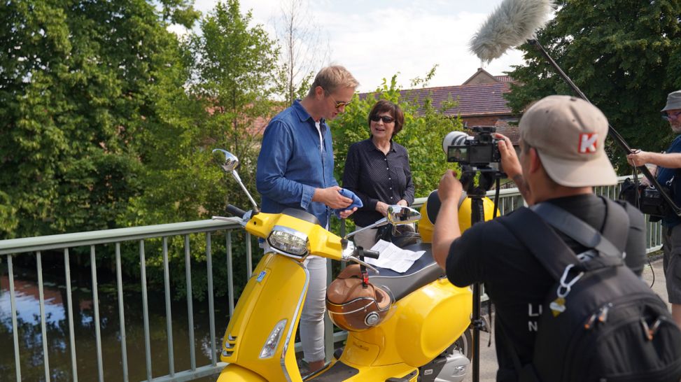 Dreh für Łužyca-Reportage "Mit dem Motorroller unterwegs" (Quelle: rbb)
