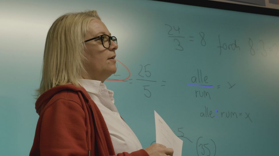 Bei der dänischen Minderheit: Schule Vestermølle-Lehrerin Gitte, Foto: Filmbüro Potsdam