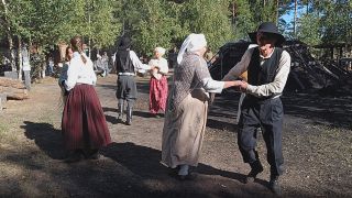 Alte finnlandschwedische Tänze bei einem Köhler-Fest in Südfinnland