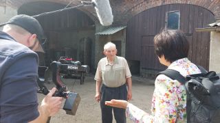 Łužyca Dreh beim 84-jährigen Neuendorfer Landwirt Bernhard Nattke