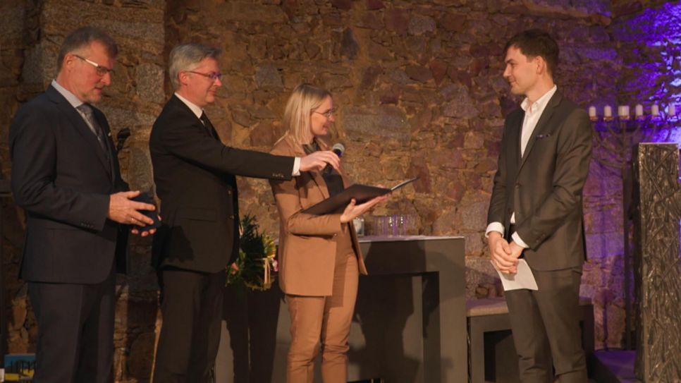 Verleihung des Förderpreises zum Ćišinski Preis 2023 für rbb Redakteur Gregor Kliem (re.)