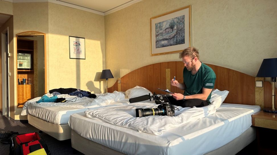 Łužyca Autor, Regisseur und Kameramann Roman Pernack: Vorbereitungen im Hotel