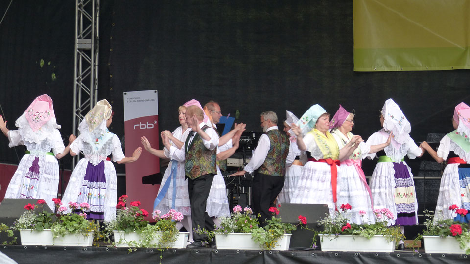 Sorbisches Fest 2016 in Cottbus: Trachtentanz mit der Tanzgruppe "Alte Liebe" (Quelle: Horst Adam)