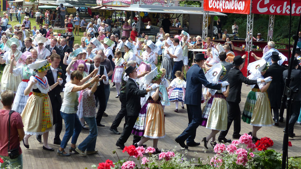 Sorbisches Fest 2016 in Cottbus: Gemeinsames Annemarie-Polka tanzen (Quelle: Horst Adam)