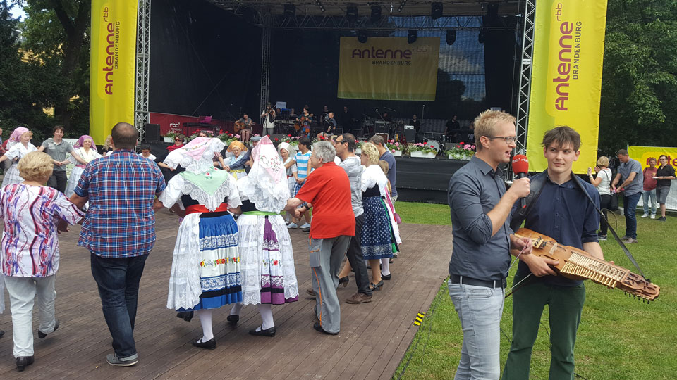 Sorbisches Fest 2016 in Cottbus: sorbisches Fernsehmagazin "Łužyca" live (Quelle: Sylvia Gransow)