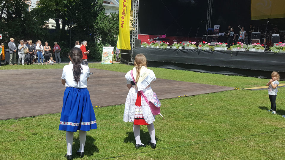 Sorbisches Fest 2016 in Cottbus: Wendische Trachten (Quelle: Sylvia Gransow)