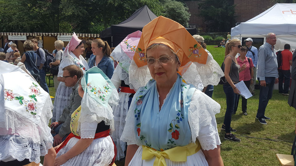 Sorbisches Fest 2016 in Cottbus: Wendische Trachten (Quelle: Sylvia Gransow)