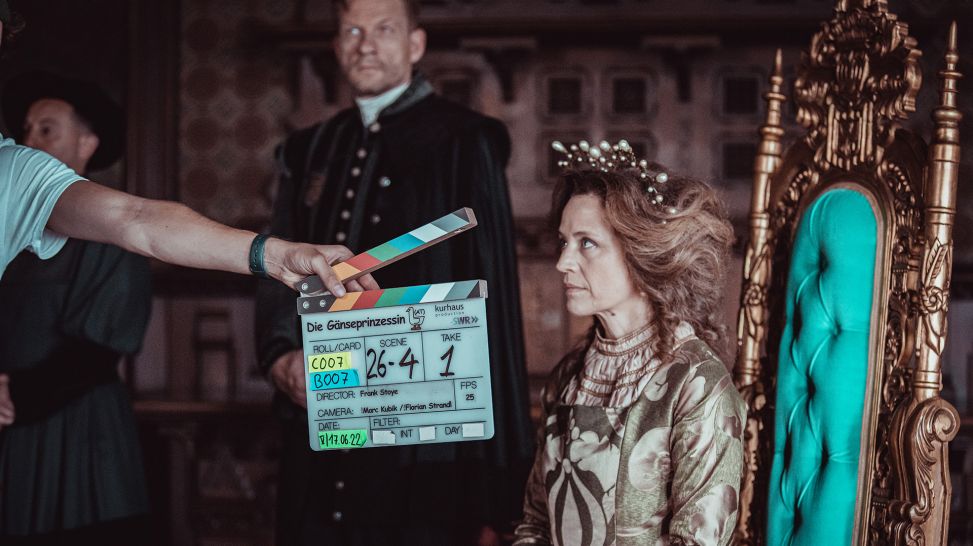 Setfoto "Die Gänseprinzessin": Dreharbeiten in märchenhafter Kulisse am Schloss Wernigerode, Foto: SWR/Alina Hartwig