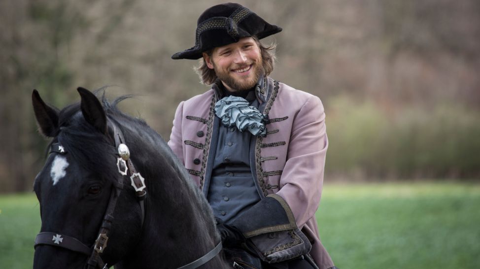 Sebastian Ströbel als Junker auf seinem Pferd (Quelle: Georges Pauly)