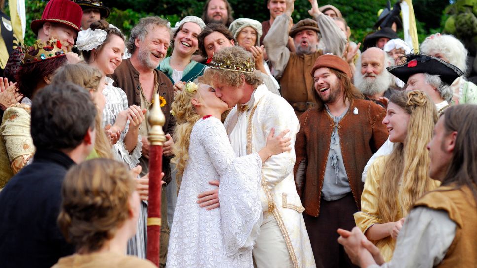 Hochzeit der klugen Bauerntochter (Anna Maria Mühe) und des Königs (Maxim Mehmet); Quelle: MDR/Sandy Rau