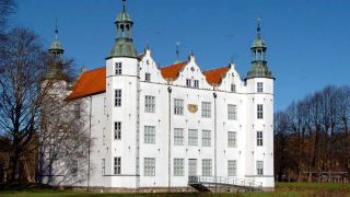Schloss Ahrensburg; Quelle: dpa