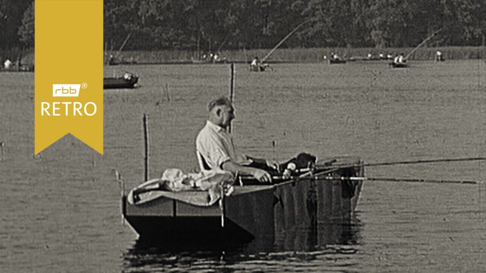 Angler im Boot auf See (Quelle: rbb)