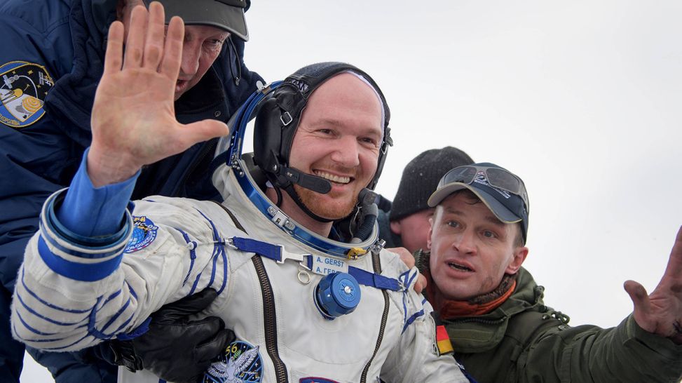 Astronaut Alexander Gerst nach der Landung (Bild: imago/ZUMA Press)