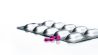Gerinnungshemmer, Symbolbild Pillen: lila Pillen vor Aluminiumverpackung (Quelle: Colourbox)