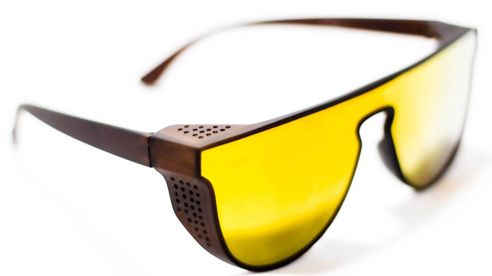 Kantenfilterbrille gegen AMD: Bild zeigt Brille mit gelben Gläsern (Bild: unsplash/Wilson Montoya)