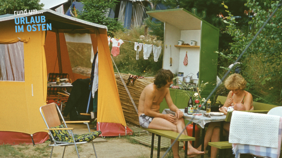 Kleine Familie beim Camping im Osten (Quelle: imago/Gerhard Leber)