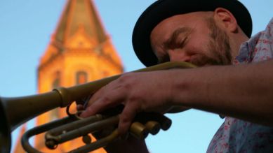Musiker Sebastian Studnitzky, Mit-Erfinder des XJazz-Festivals, spielt Trompete (Quelle: rbb)