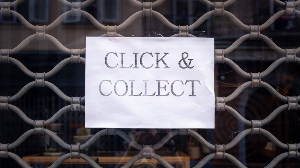 Click & Collect Schild an geschlossenem Laden (Quelle: imago images / Hans Lucas)