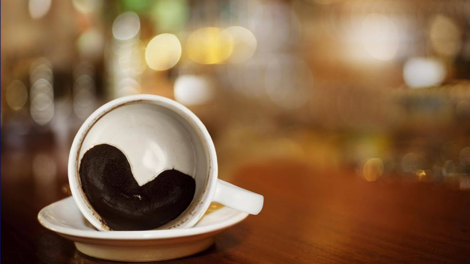 Kaffeesatz in einer Kaffeetasse (Quelle: Imago)
