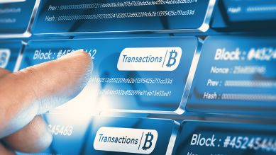 Transaktion von Bitcoins mit sichtbarem Hash und Block (Quelle: IMAGO / agefotostock)