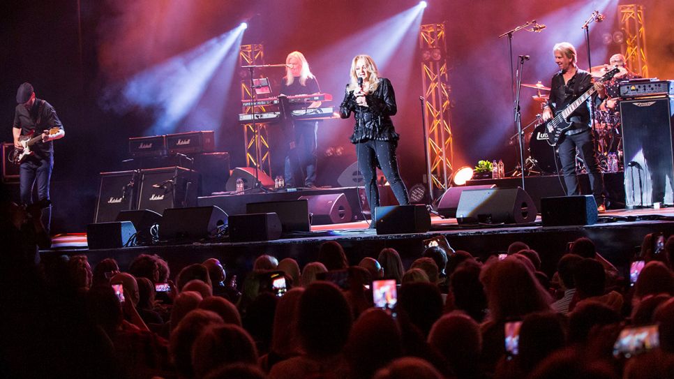 Bonnie Tyler bei einem Konzert in Berlin (Quelle: IMAGO / POP-EYE)