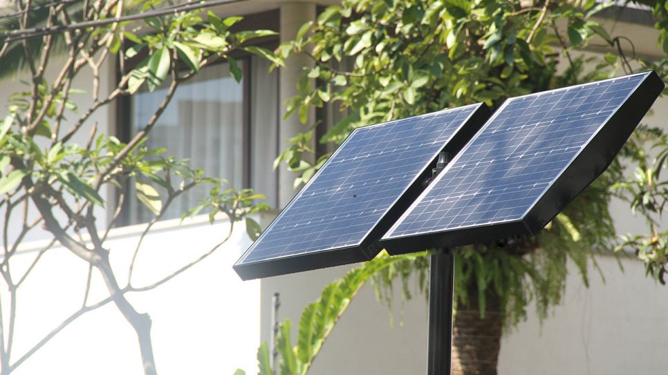 Lohnen sich Solarpanels für den Balkon? (Quelle: IMAGO / UIG)